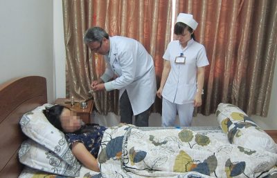 Bác sĩ khám tại nhà